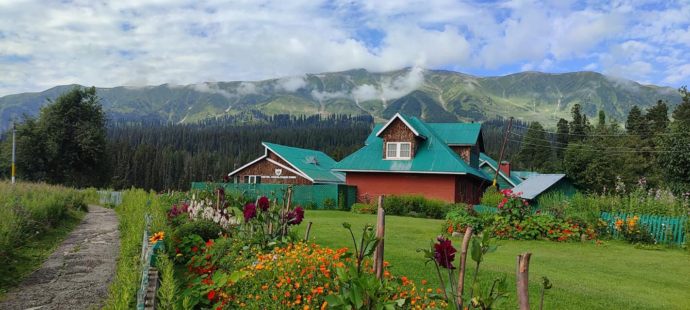 Colorful cottage in Gulmarg